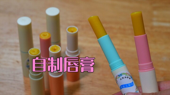 Cuma pakai kelapa aja udah bisa bikin lip balm, enggak pakai tambahan apapun, wanginya mantap banget