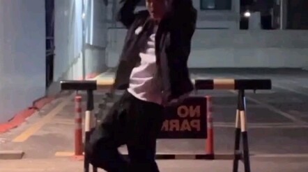 هول يشارك في تحدي روفير لجين جونغ إن ويرقص الرقصة التي صممتها صديقته!