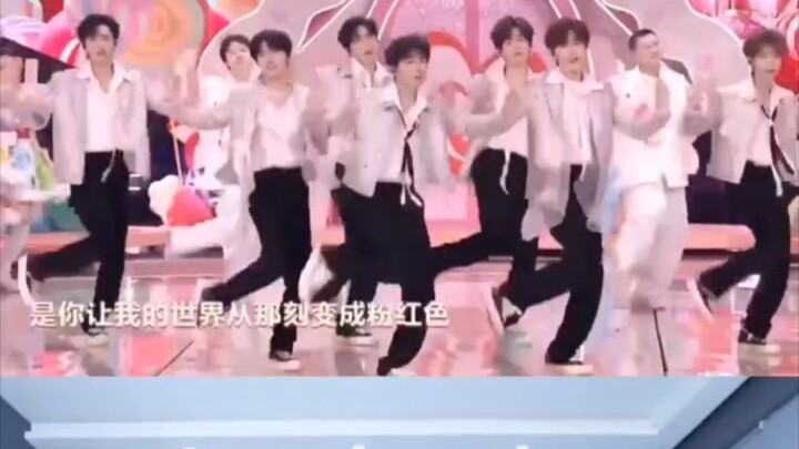 【时代少年团】“我说当时看觉得动作都好熟悉 东拼西凑又是一首歌 哪位大师编的舞！”