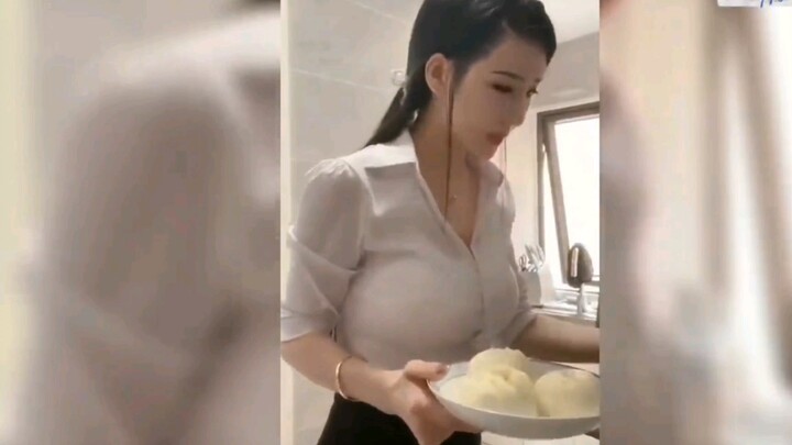 “Payudara menonjol dan bokong montok aja udah mau diretur, sayang banget!”