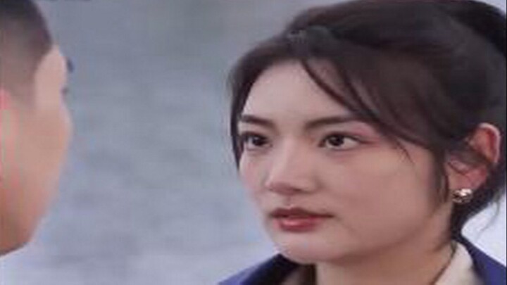 ซีอีโอติดตามภรรยาไปทุกที่ทุกวันเพราะเขาสงสัยว่าเธอโลภเงิน