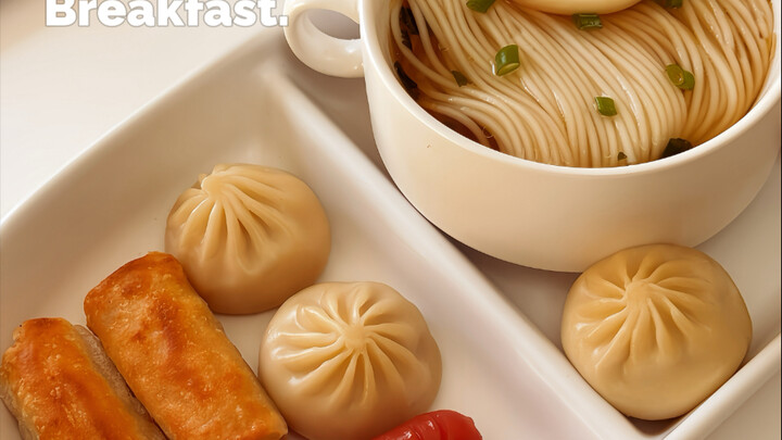 Mâm bữa sáng kiểu Trung: Mì nước thanh vị trứng lòng đào + Há cảo chực nước + Chả giò chay + Xúc xíc