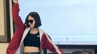Buổi họp mặt thường niên của khoa sau đại học khiến gia sư choáng váng khi từ người tôi trở thành ng