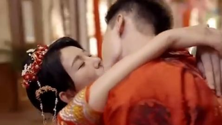 Dia dan anaknya diganggu, tanpa menyadari bahwa dialah wanita yang dicari