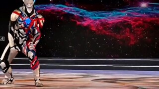 Melompat-lompat dalam cosplay sebagai Savage of Light di panggung pameran komik terbesar di Tiongkok