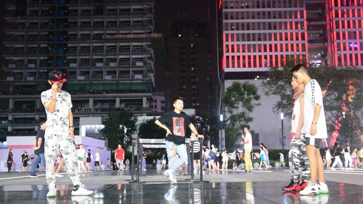 (Keterampilan Kontrol Waktu) Penari gaya animasi solo spontan di Taikoo Li Chengdu (versi dokumenter