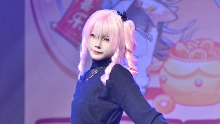 รองเท้าส้นสูง 8 ซม. ส่วนสูง 180+ อย่าง mzk ก็จะมาช่วยราชินีแย่งตำแหน่งด้วยเหรอ? อืม ใช่ค่ะ! | ไลฟ์สด