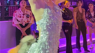 “玫瑰少年 永远绽放”