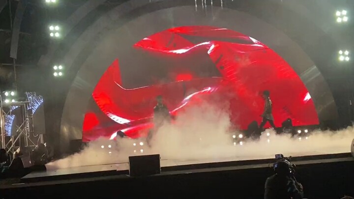 来欣赏三代现场走秀视频【TF三代】