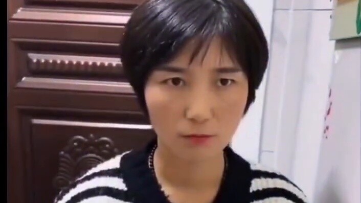 พ่อมีแต่ผู้หญิงสวยๆ ในสายตาเขา ตาเขาตรง