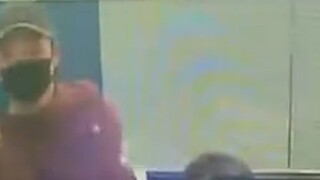 [ملاحظة بشرية جامحة] انتبهوا لهذا الجهاز الذي يُسمى المراقبة. إنه يُسجل لحظات محرجة للبشر. [أمي، أرا