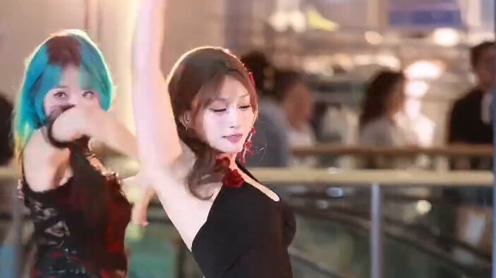 ผู้หญิงคนหนึ่งในหมู่ผู้หญิง