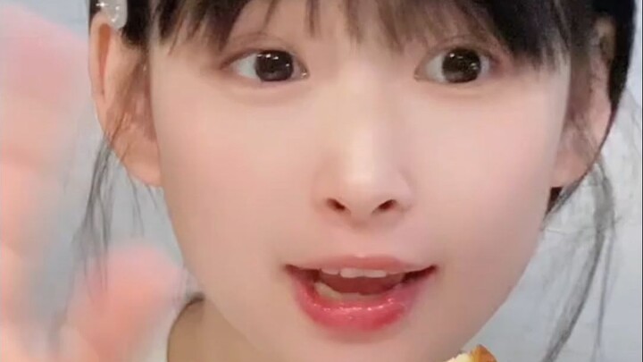 Video hướng dẫn làm đôi môi căng mọng hữu ích