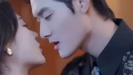 Demi selamatkan adiknya, gadis itu goda CEO kejam, tak tahu CEO justru jatuh cinta