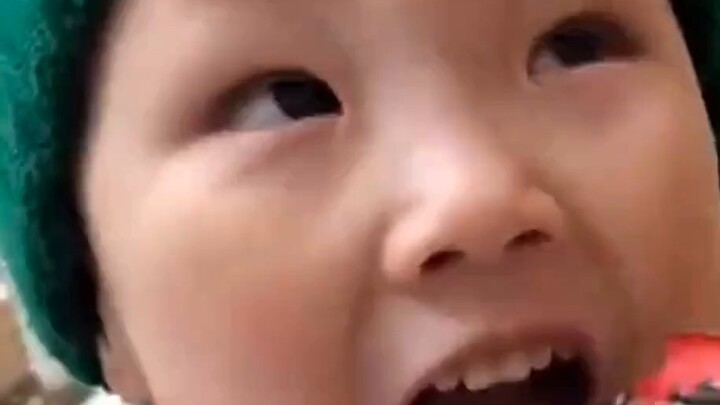 How do human pups react when they eat popping candy for the first time?