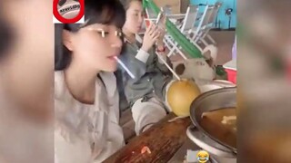 đang ăn lẩu mà thèm điếu thuốc #funny