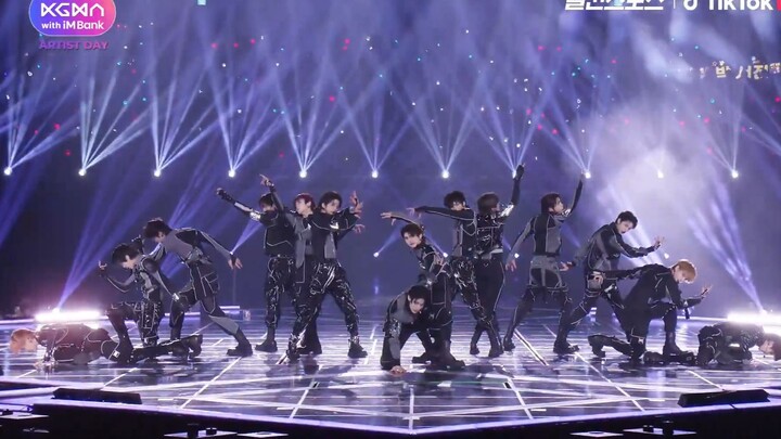 First-ever awards ceremony stage appearance! SMTR25 Cover: Wolf and Beauty at the KGMA Awards Ceremo