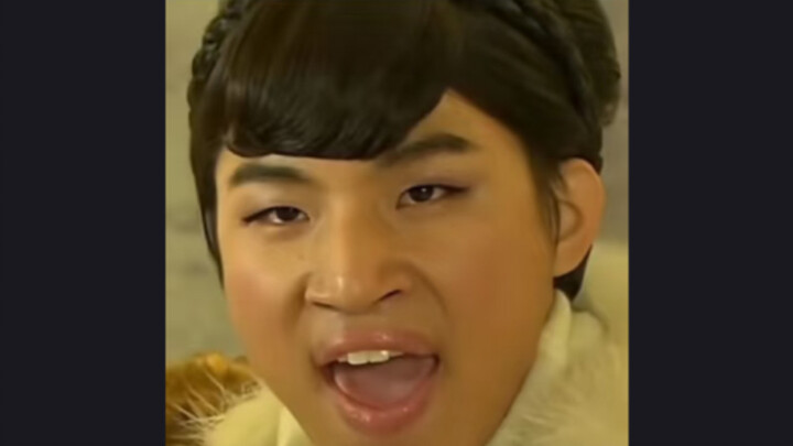 Even passing-by ants have to stop and watch this whole smell clip～