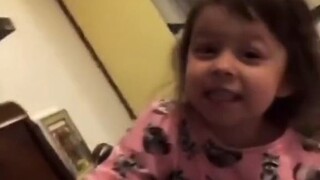 อย่าส่งไมโครโฟนให้เด็กเล่นง่ายๆ ตอนนี้เจ้าตัวยังคงเสียใจอยู่ และเสียใจมากด้วย