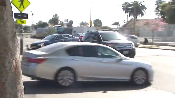 Wartawan di Los Angeles meliput persimpangan jalan paling berbahaya mereka