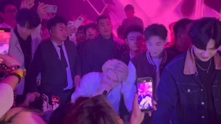 “Bộ ba tổ sư tụ hội tại quán bar hát hò rôm rả” Đồng Cẩm Trình ~ Trương Thi Diệu ~ Cao Địch