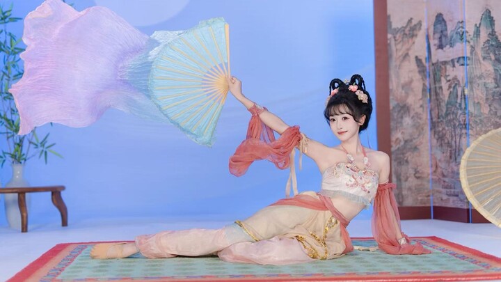Listening to the rain tonight—this silk-fan dance is breathtakingly beautiful! [Birthday Special]