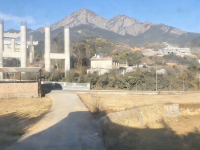 What is that thing on the mountain?