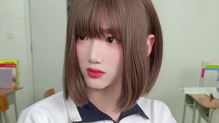 Di luar jendela ada pemandangan, di bawah pena ada masa depan; menunduk melihat lautan soal, mendong