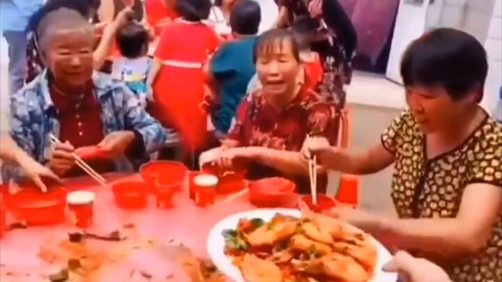 Tuan yang sebenarnya ada di antara orang-orang