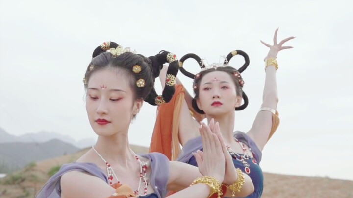麻麻，我真的看到飞天仙女了！光影中的千年敦煌