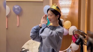 Yang Zi: 24th birthday live vlogvlog this standard will be rolled up from now on! ! Happy birthday t