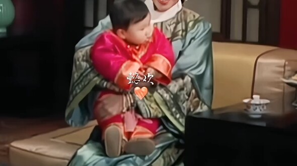 #Song “Flower in the Mud” Detail: Whether someone is good to their child is clear just by looking at