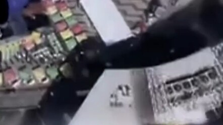 Trong sách có nói, tình yêu là thứ chỉ những người xuất chúng mới có thể trao đi; những kẻ si tình c
