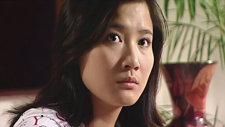 مدير الشرطة يزور حبيبته، لكن الحراس يقتحمون المنزل دون إذن ويجلبون صحفيين لالتقاط الصور!