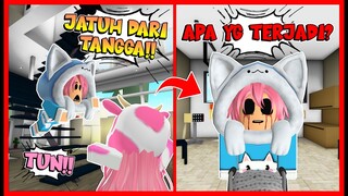 ATUN JATUH DARI TANGGA DAN SESUATU TERJADI !! MOMON KUATIR !! Feat @MOOMOO Roblox RolePlay Indonesia