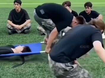 مضحك، تجريدي، متابعة متبادلة