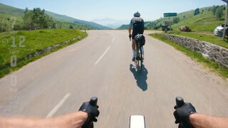 “一个人真正长大，一定会经历几个撕心裂肺的瞬间和三观的一次次颠覆，在这之后开始自愈，最终学会看破不说破，知世故而不世故，温柔对待这个世界的好与不好”