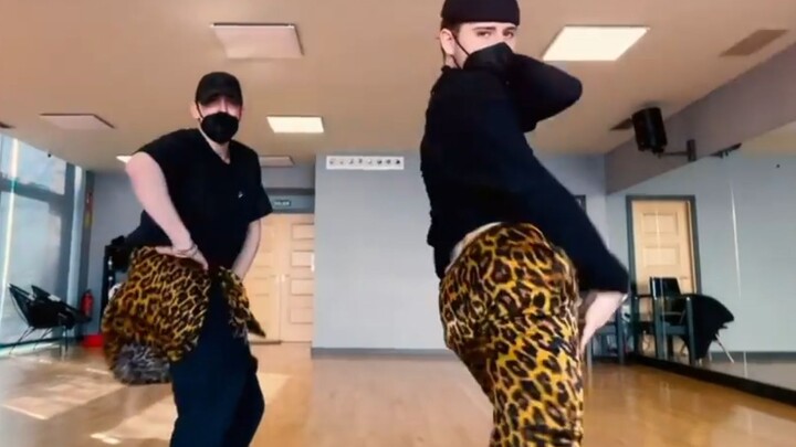 Sexy hunk practice room version of "The Cheetah Girls 2"!!