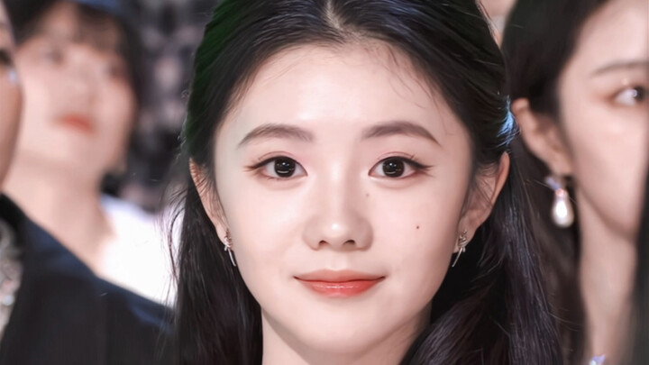 此 女 就 是 怼 脸 的 神