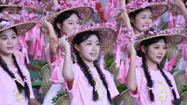 Pemandu sorak Meizhou ~ “Lagu Cinta Gunung Teh” ~ Kenangan berwarna merah muda bagi jutaan penggemar