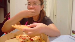 Eating Dominos Pizza😋Tuna Flavor|Wondermom27