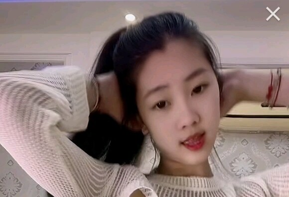 两个美女跳舞，你更看好谁呢，评论区见