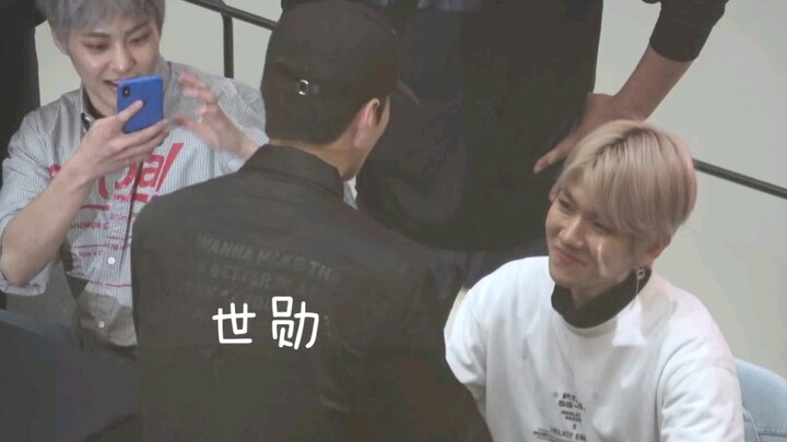 [EXO] Was Sehun really this chatty at the CBX subunit’s fan signing? ≥﹏≤