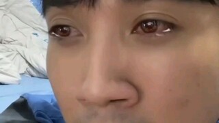 Yang di tonton anime Romantis sedangkan yang nonton  Para jomblo.