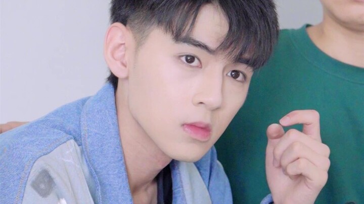 Hóa ra khoác lác cũng có thể thổi ra được tình yêu!