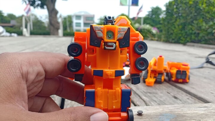 Robot KO Super Build Tiger do Trung Quốc sản xuất