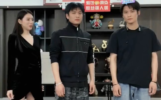 พี่ชายหยางร่วมมือกับน้องสาวเฉียว และเชฟแพนเค้กก็เต้นรำเพลง Love Like Fire แต่สิ่งที่ไม่คาดคิดคือบอสส