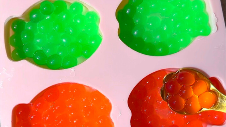 من يفهم متعة صنع حلوى الزجاجة الشمعية في المنزل؟!