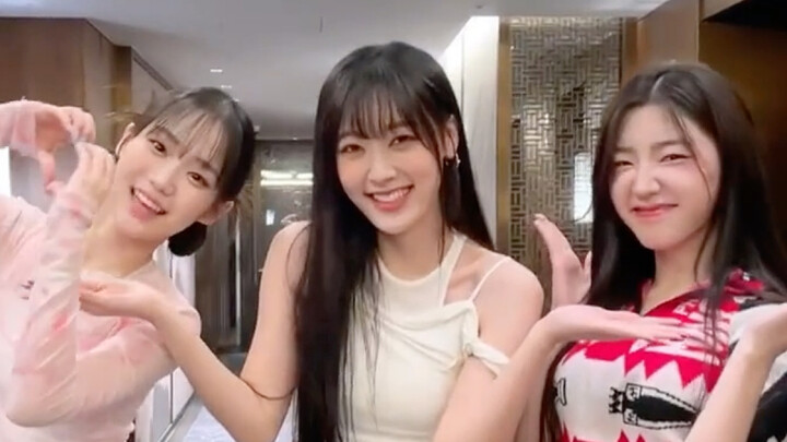 【tripleS x LOOΠΔ】The senior sisters have finally arrived! "Girls" challenge!