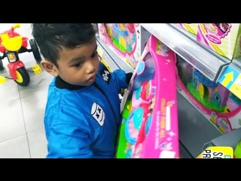 Zefa ganteng beli susu, pampers, dan mainan di Mall